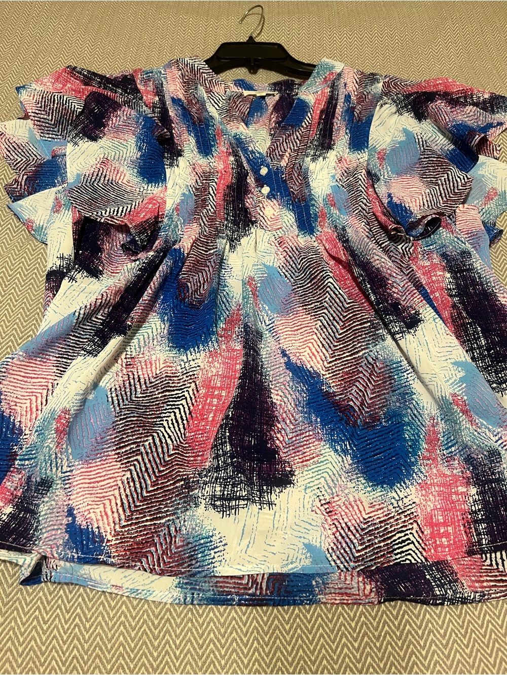 Entro Abstract Brushstroke V-Neck Top in Blue, Pink & Purple. Flutter Sleeves.